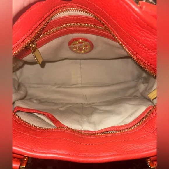 Tory Burch Amanda Classic Hobo – Red Pebbled Leather - Picture 5 of 16